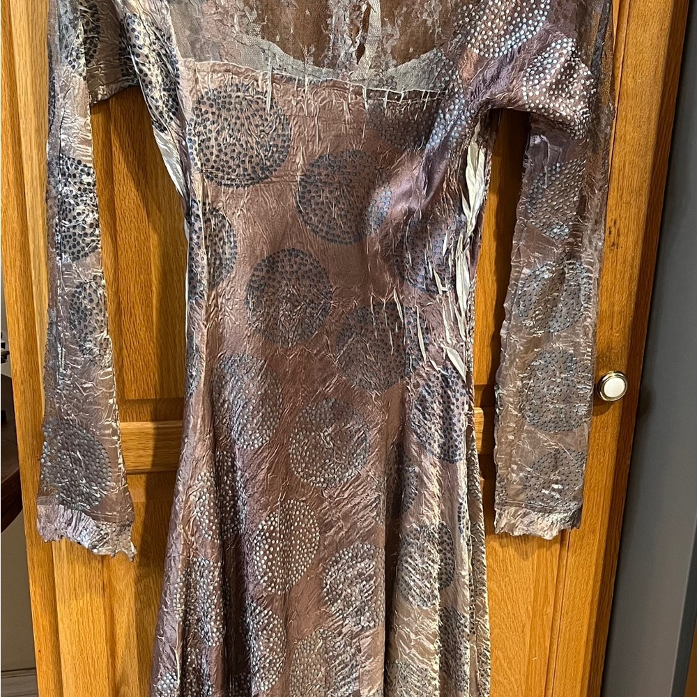 Komarov Textured Taupe ombré Long Sleeve Dress with lace brand new pristine!